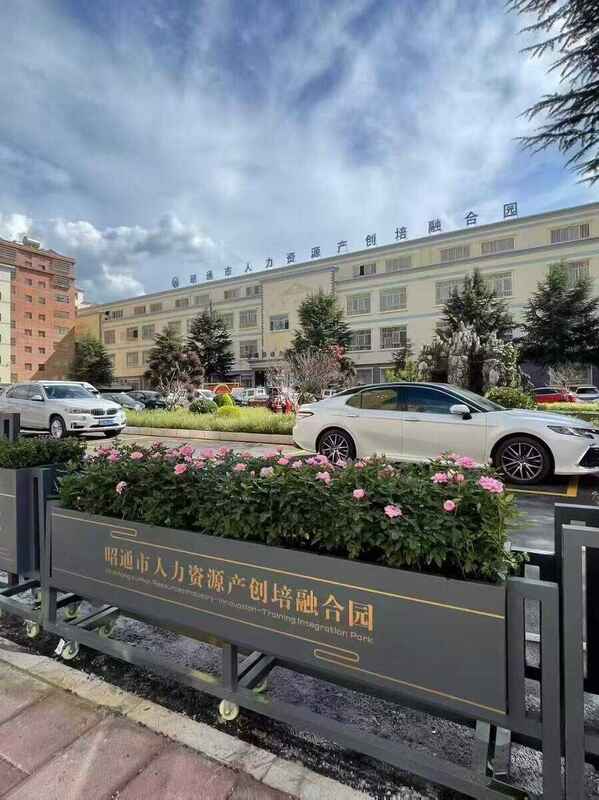 成都花箱厂家-工程花箱案例